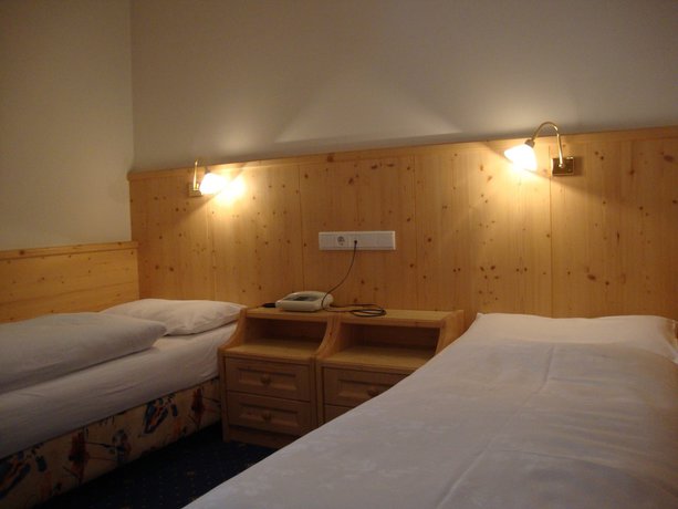 Imagen de la habitación del Hotel J&uacute; Furcia. Foto 13