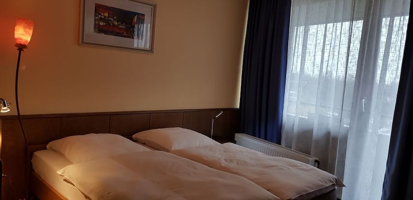 Imagen de la habitación del Hotel Julia. Foto 6