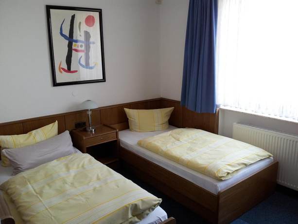 Imagen de la habitación del Hotel Julia. Foto 10