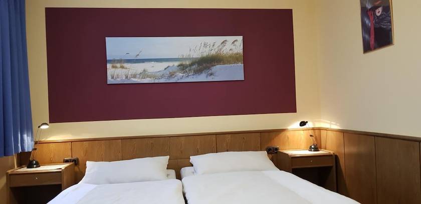 Imagen de la habitación del Hotel Julia. Foto 13