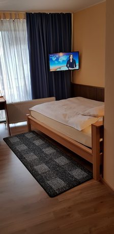 Imagen de la habitación del Hotel Julia. Foto 17