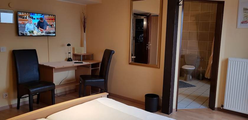 Imagen de la habitación del Hotel Julia. Foto 18