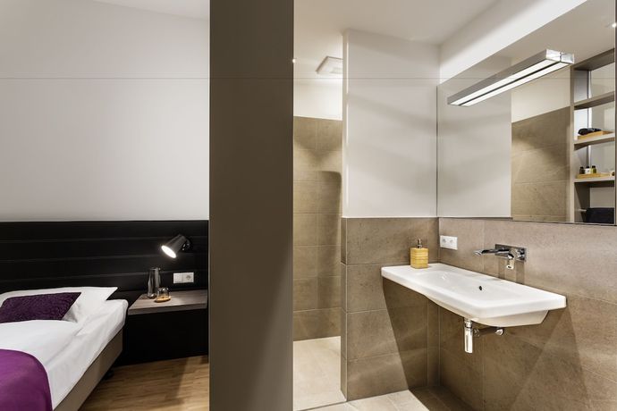 Imagen de la habitación del Hotel K99. Foto 15