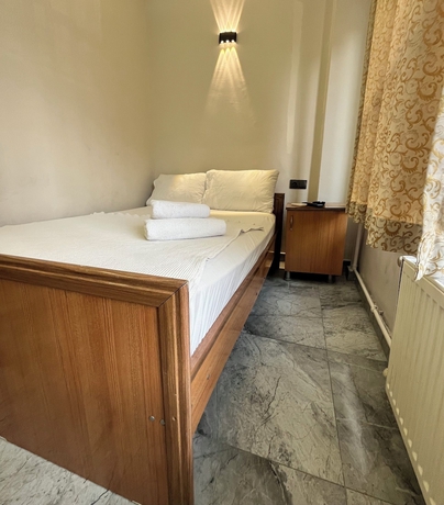 Imagen de la habitación del Hotel KONAK. Foto 7
