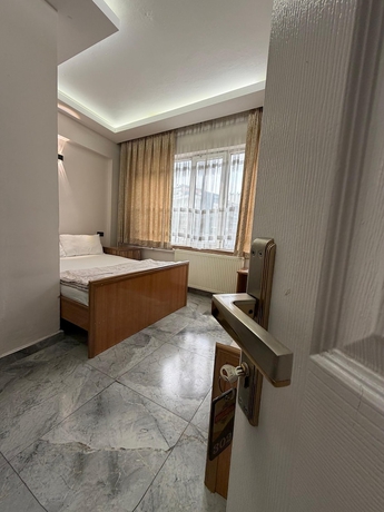 Imagen de la habitación del Hotel KONAK. Foto 10