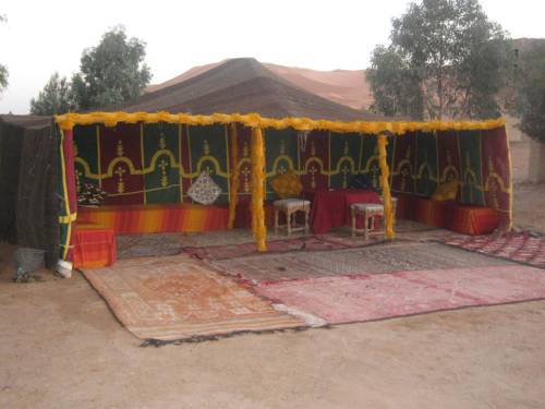 Imagen de la habitación del Hotel Kasbah Bivouac Lahmada. Foto 2