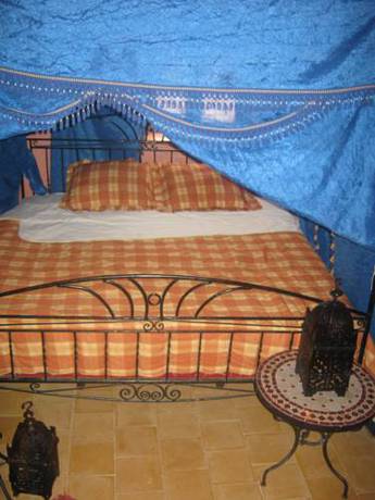 Imagen de la habitación del Hotel Kasbah Bivouac Lahmada. Foto 14
