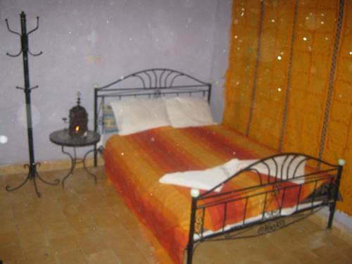 Imagen de la habitación del Hotel Kasbah Bivouac Lahmada. Foto 15