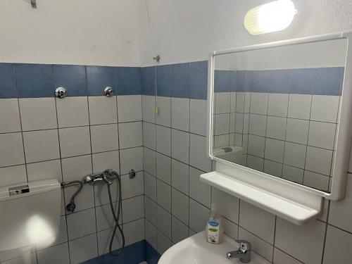 Imagen de la habitación del Hotel Kinira. Foto 19