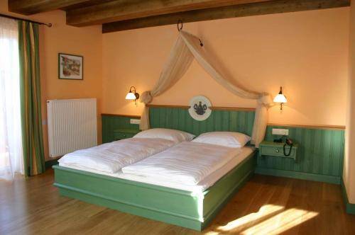 Imagen de la habitación del Hotel Kirchbichl. Foto 10