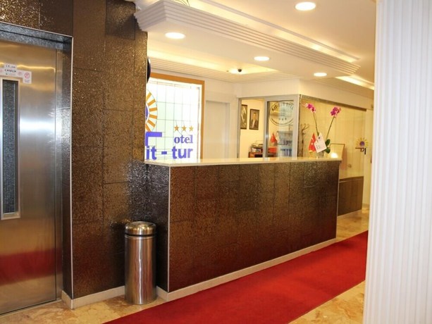 Imagen de los interiores del Hotel Kit Tur. Foto 16