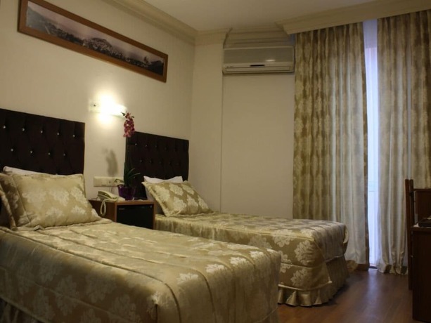 Imagen de la habitación del Hotel Kit Tur. Foto 12