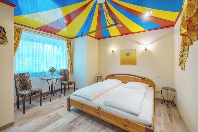 Imagen de la habitación del Hotel K&ouml;nig Ludwig, Alt&ouml;tting. Foto 11
