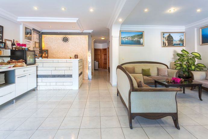 Imagen de los interiores del Hotel Koza. Foto 19