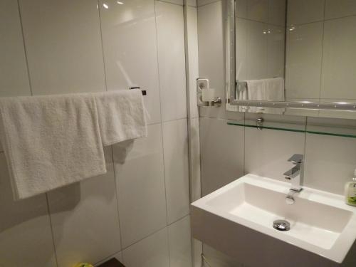 Imagen de la habitación del Hotel Kranenturm. Foto 8