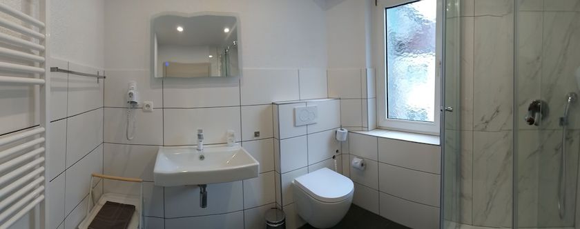Imagen de la habitación del Hotel Kriemhilde. Foto 17