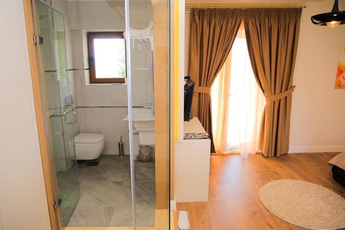 Imagen de la habitación del Hotel Kristal, KORCE. Foto 7