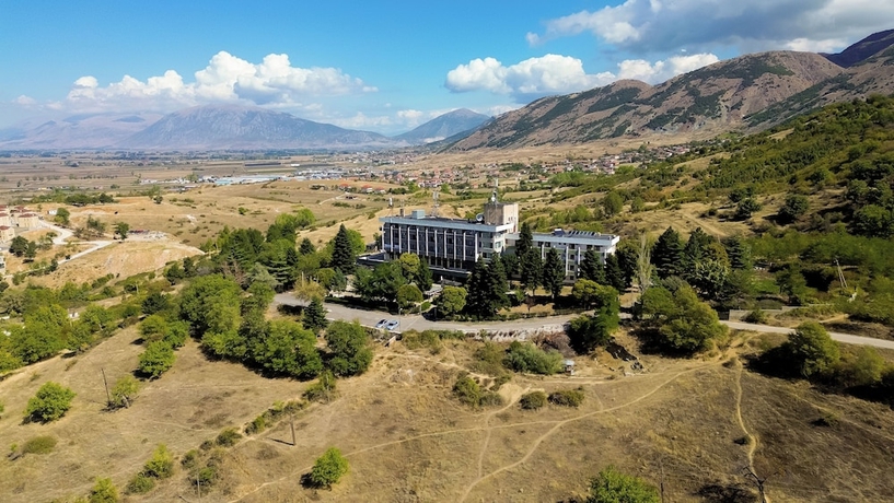 Imagen general del Hotel Kristal, KORCE. Foto 1