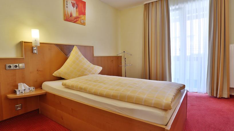 Imagen de la habitación del Hotel Krone, Deckenpfronn. Foto 17