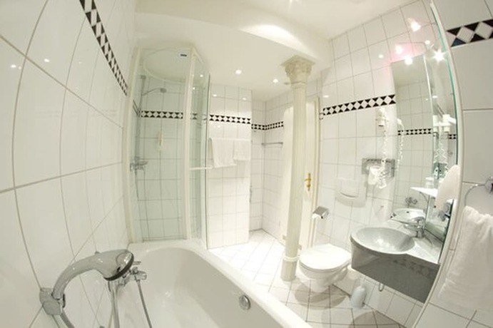 Imagen de la habitación del Hotel Krone, Hirschberg. Foto 12