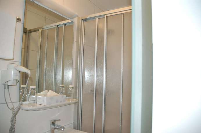 Imagen de la habitación del Hotel Kurfürst. Foto 9