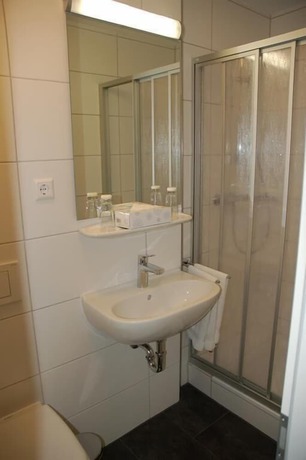 Imagen de la habitación del Hotel Kurfürst. Foto 15