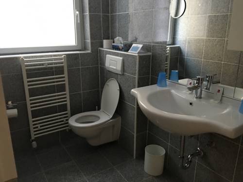 Imagen de la habitación del Hotel K&uuml;bel. Foto 16