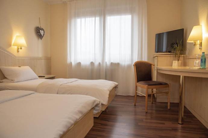 Imagen de la habitación del Hotel Kübler. Foto 12