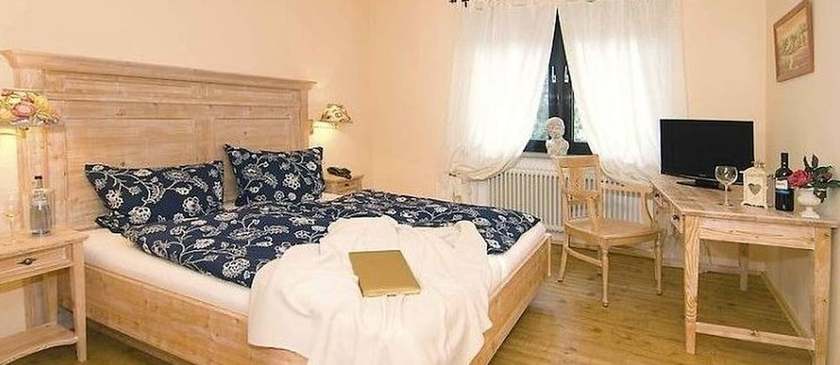 Imagen de la habitación del Hotel Kübler. Foto 17