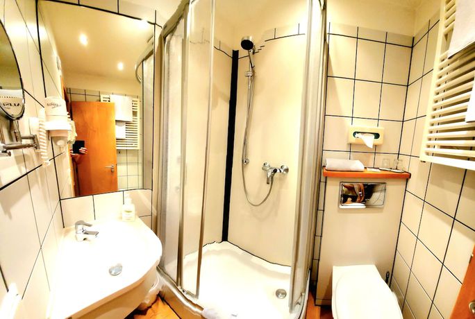Imagen de la habitación del Hotel LANDHAUS K&Uuml;RRENBERG. Foto 9