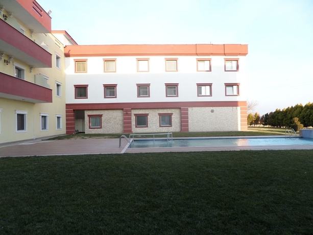 Imagen de la piscina del Hotel La Bella Bergama. Foto 18