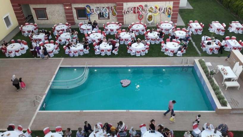 Imagen de la piscina del Hotel La Bella Bergama. Foto 19