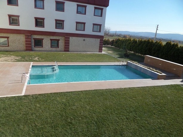 Imagen de la piscina del Hotel La Bella Bergama. Foto 20