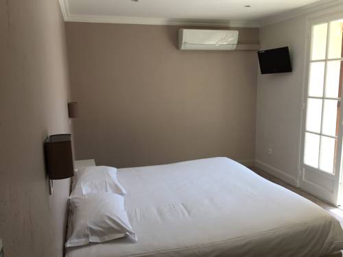 Imagen de la habitación del Hotel La Corniche D'or Mandelieu. Foto 3