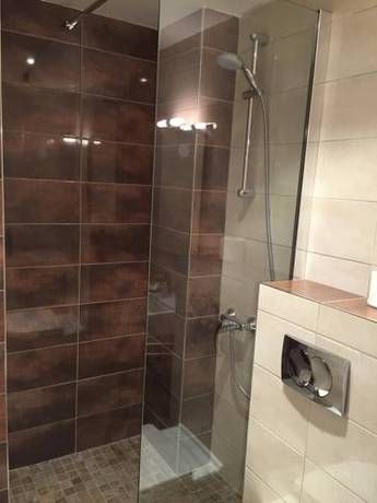 Imagen de la habitación del Hotel La Corniche D'or Mandelieu. Foto 4