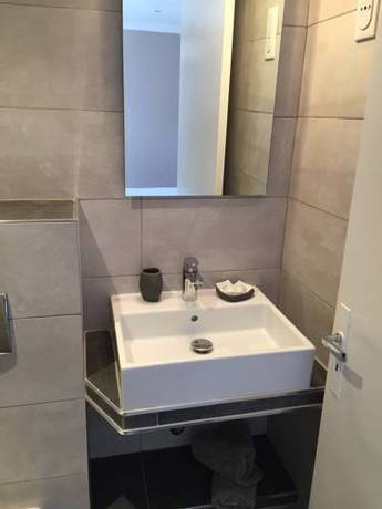 Imagen de la habitación del Hotel La Corniche D'or Mandelieu. Foto 5