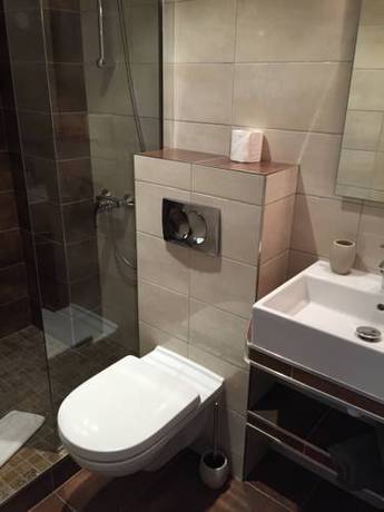 Imagen de la habitación del Hotel La Corniche D'or Mandelieu. Foto 8