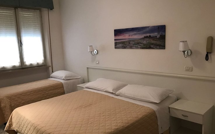 Imagen de la habitación del Hotel La Fenice. Foto 14