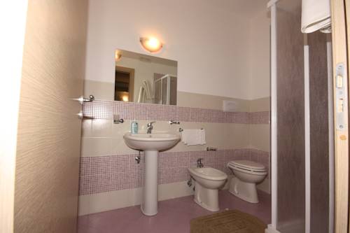 Imagen de la habitación del Hotel La Marina. Foto 3