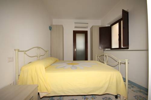 Imagen de la habitación del Hotel La Marina. Foto 4