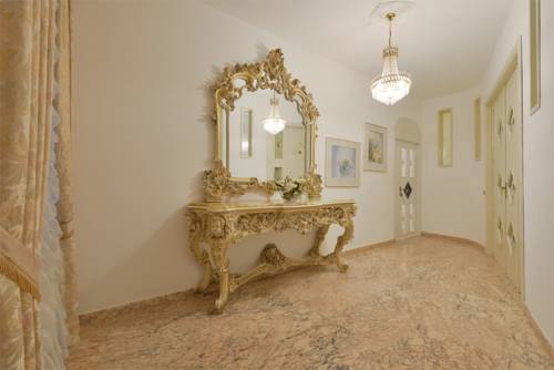 Imagen de la habitación del Hotel La Marina. Foto 7