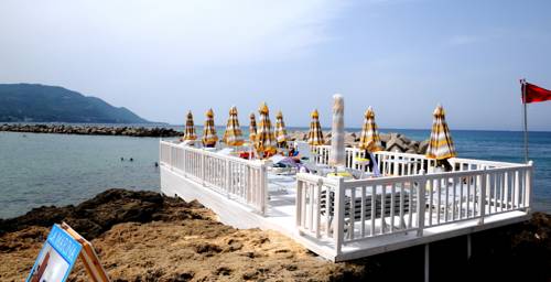 Imagen de la habitación del Hotel La Marina. Foto 12