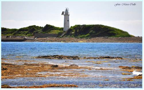 Imagen de la habitación del Hotel La Marina. Foto 15