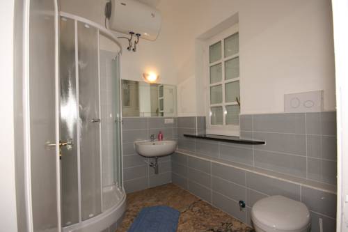 Imagen de la habitación del Hotel La Marina. Foto 16