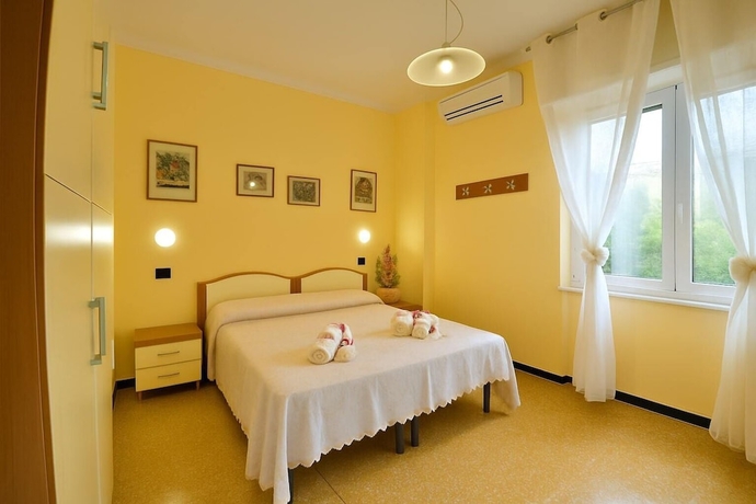 Imagen de la habitación del Hotel La Mediterranea. Foto 10