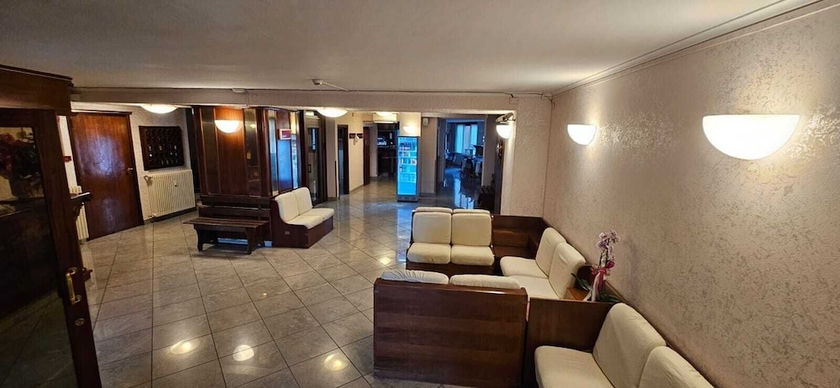 Imagen de los interiores del Hotel La Mediterranea. Foto 14
