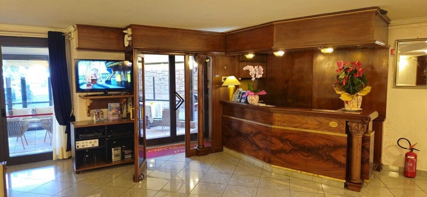 Imagen de los interiores del Hotel La Mediterranea. Foto 15