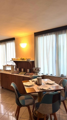 Imagen del bar/restaurante del Hotel La Mediterranea. Foto 2