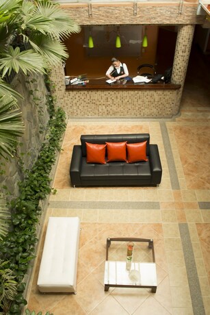 Imagen de los interiores del Hotel La Quinta Porra. Foto 19