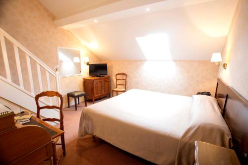 Imagen de la habitación del Hotel La Villa Fleurie. Foto 6